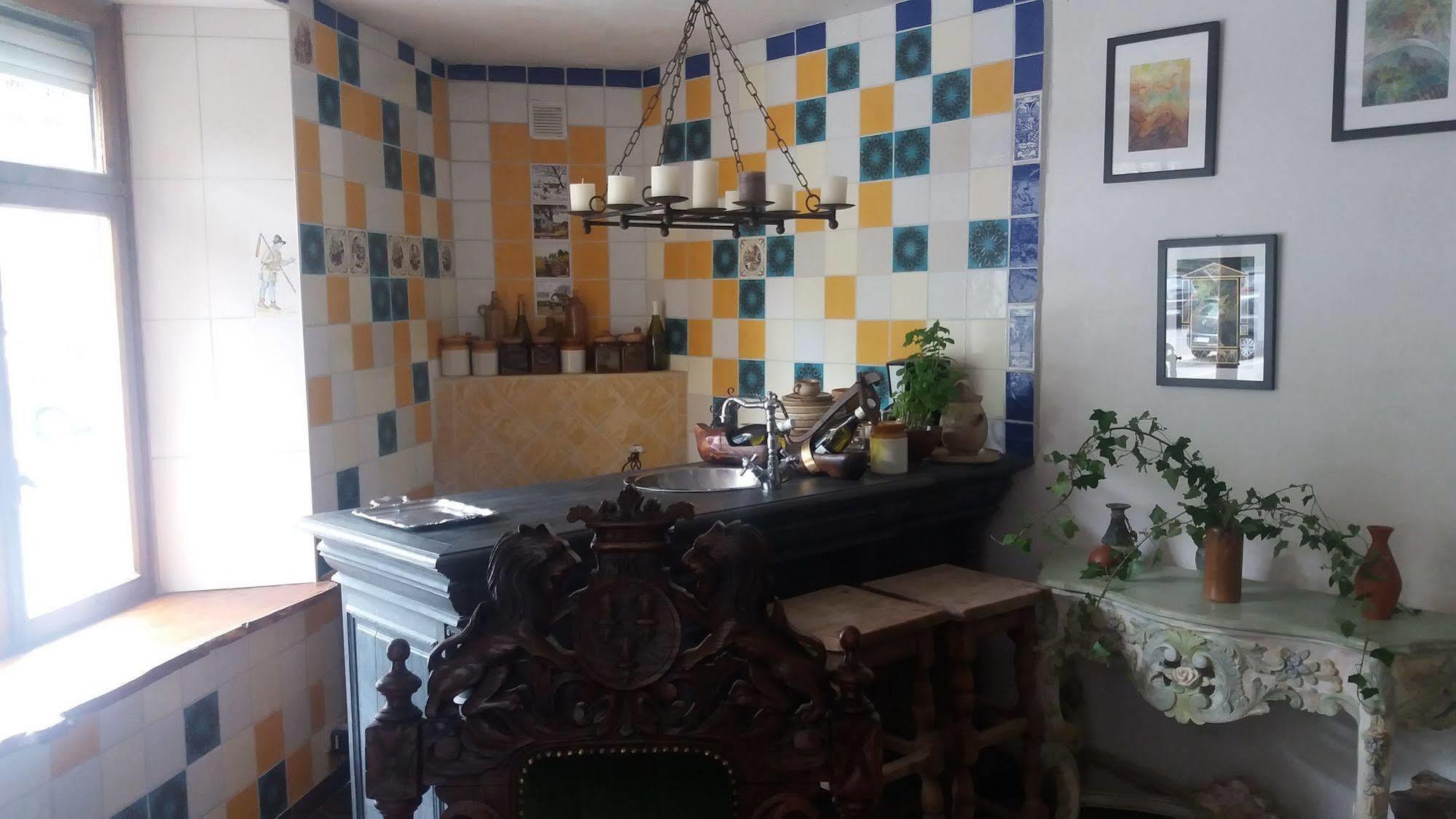 Golden Lion Panzió Bouillon Kültér fotó